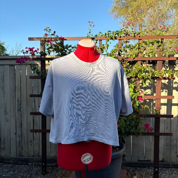 Baggy Cropped Workout Shirt - Picture 1 of 4